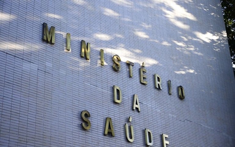Ministério da Saúde não prevê vacinar toda a população contra a covid-19 em 2021