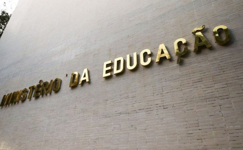 MEC analisa proibir oferta de 16 cursos de ensino a distância