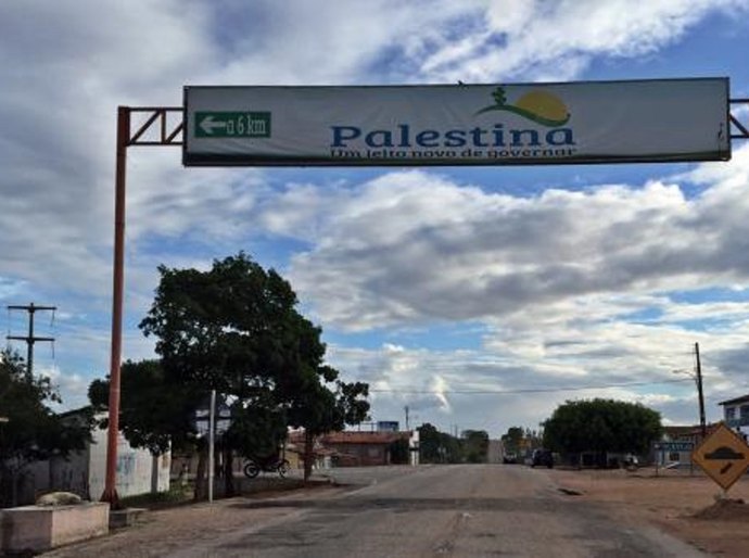 Prefeita Lane lança pedra fundamental de calçamento em Palestina