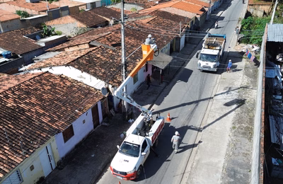 Novos investimentos da prefeitura melhoram iluminação pública em Penedo na cidade e na zona rural