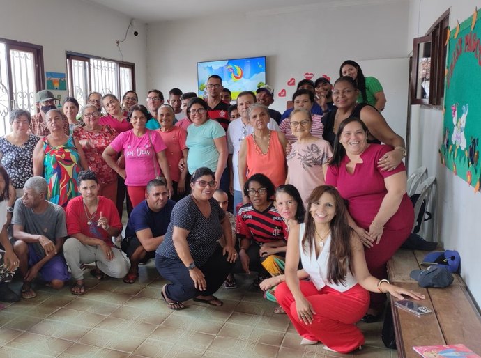 CAPS de Penedo comemora Páscoa com brindes e distribuição de chocolate