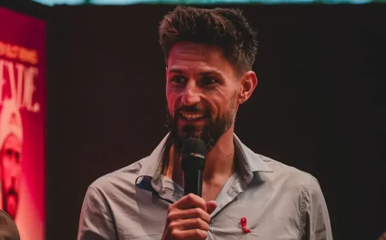 Ex-goleiro da seleção francesa troca futebol por cultivo de ostras