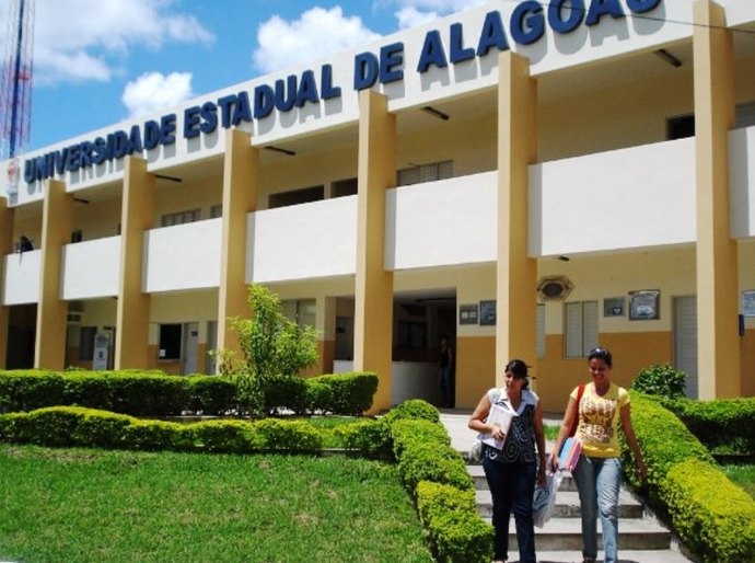 Governador convoca professores e completa 100 novos educadores na Uneal