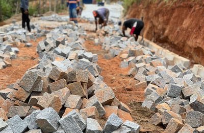 Prefeitura de Branquinha inicia pavimentação em localidade da zona rural