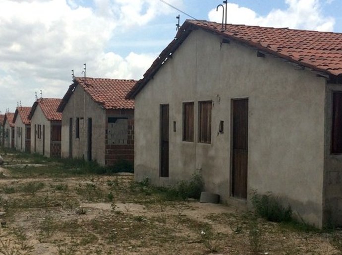 Estado oferece apoio técnico para retomar obra residencial em Cacimbinhas