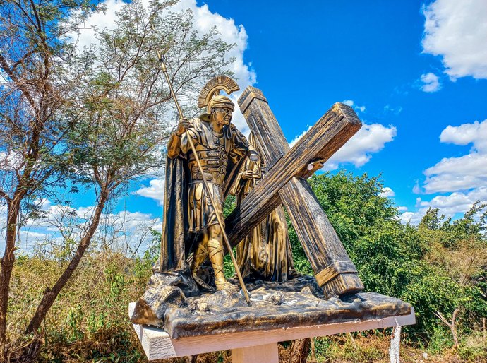 Escultor entrega novos elementos da via sacra de Palmeira dos Índios