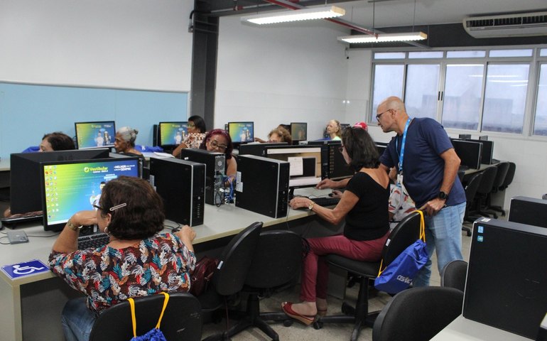 Saúde inicia curso de inclusão digital e noções de saúde para idosos