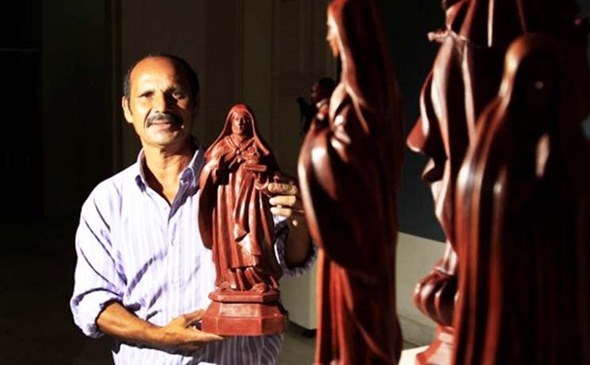Mestre santeiro Timaia comemora 40 anos de trajetória com exposição no Mupa