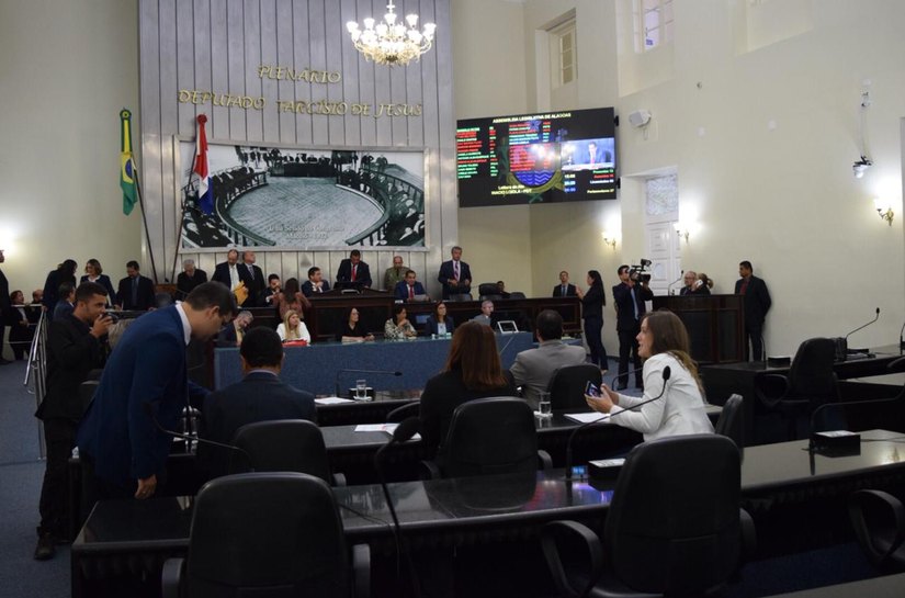 ALE debate veto governamental ao projeto que modifica estatuto dos PMs