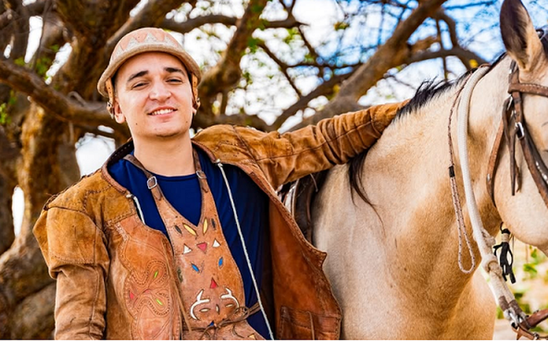 João Gomes homenageia a terra natal com o álbum “Pé de Serrita”