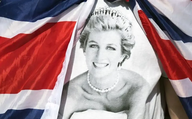 Cápsula do tempo selada pela princesa Diana em 1991 é aberta