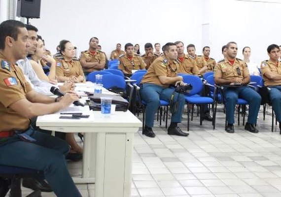 Oficiais do Corpo de Bombeiros apresentam trabalhos finais de curso