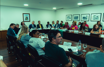 Governo discute acesso de catadores a descartes de eletrônicos públicos e convida a ONG Gea
