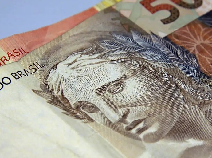 Brasileiros sacaram R$ 315 milhões em valores a receber em maio