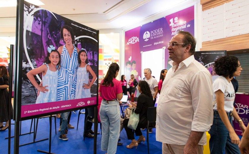 Emocionado, Luciano celebra a família durante 1° Encontro Regional de Adoção