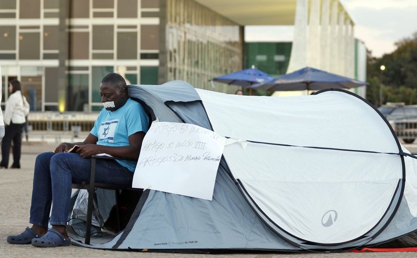 Após ordem de Moraes, deputado aliado de Bolsonaro deixa acampamento