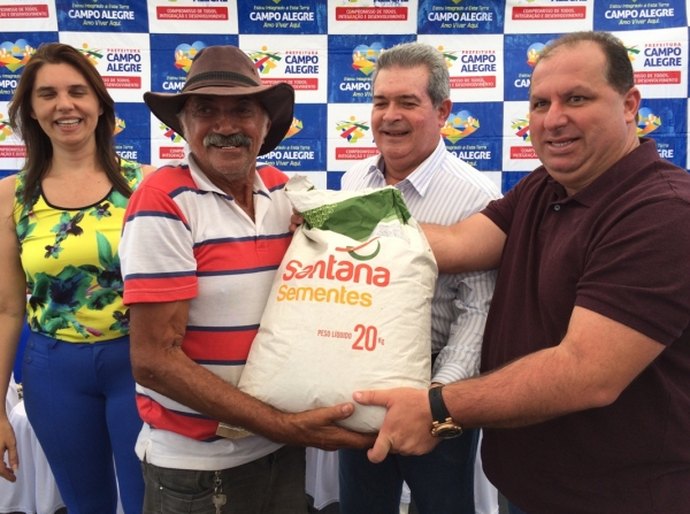 Primeira entrega de sementes de 2016 beneficia 520 famílias de Campo Alegre