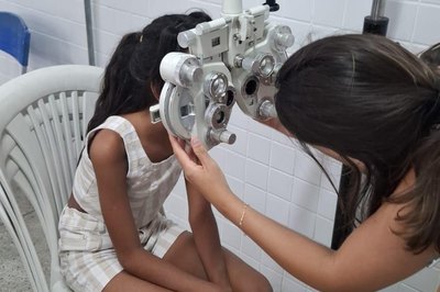 Com o apoio da Semed, projeto social beneficia estudantes com consultas oftalmológicas e doação de óculos