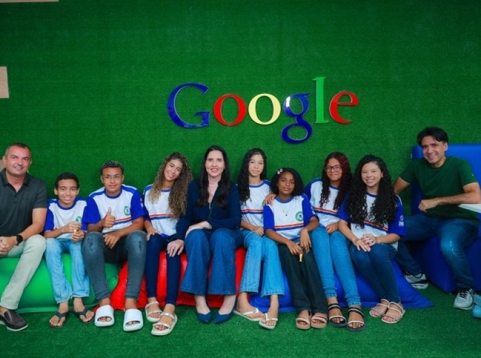 Prefeita Pauline Pereira entrega salas Google em duas escolas da rede municipal de Campo Alegre