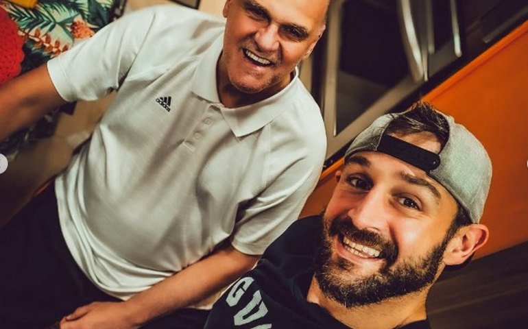 Filho de Oscar Schmidt presta homenagem após morte: 'Um ídolo para o mundo, um pai para mim'