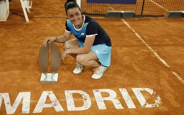 Jabeur bate Pegula em Madri e vence 1º WTA 1000; Zverev faz final com Alcaraz