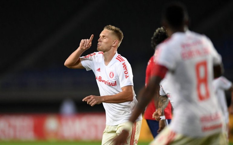 Inter leva virada do Bologna em jogo atrasado na Itália e Milan continua líder