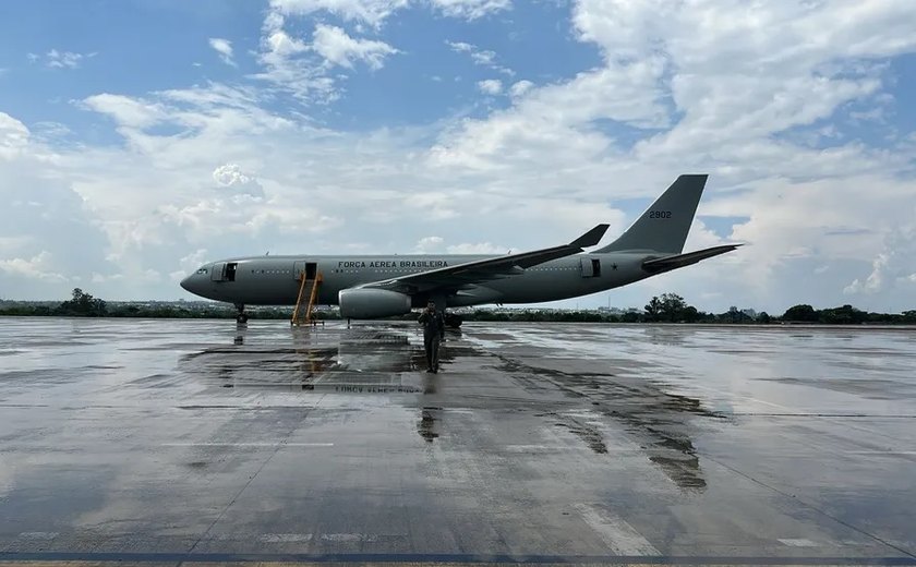 Aeronave da FAB decola de Tel Aviv com 214 brasileiros e animais de estimação