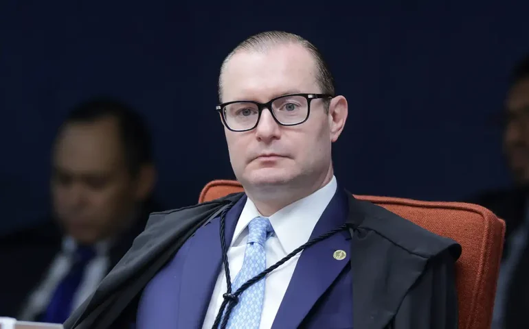 STF forma maioria para manter condenação de Bolsonaro e aliados