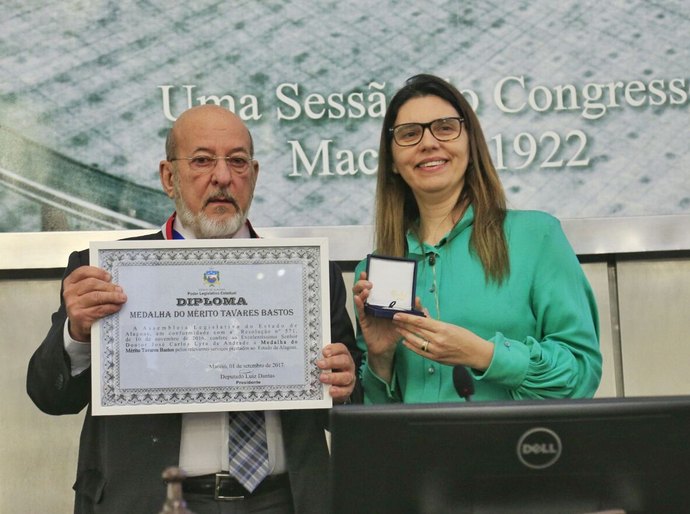 Presidente da Fiea é condecorado com a Comenda Tavares Bastos na ALE