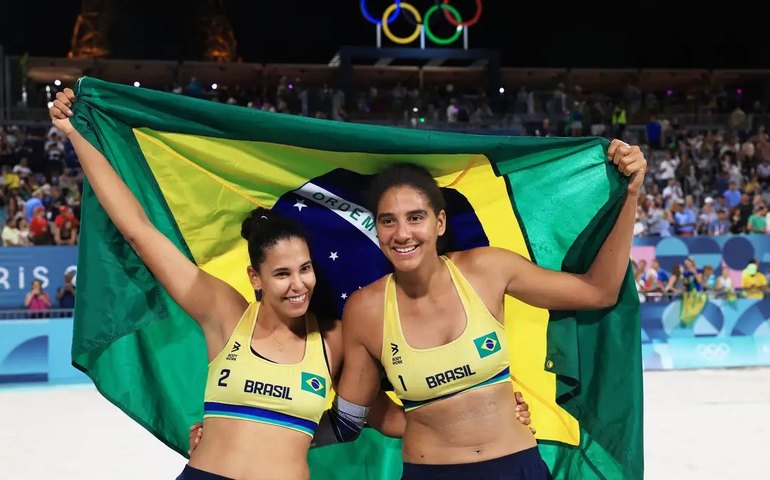 Ana Patrícia e Duda vencem as canadenses e conquistam medalha de ouro no vôlei de praia