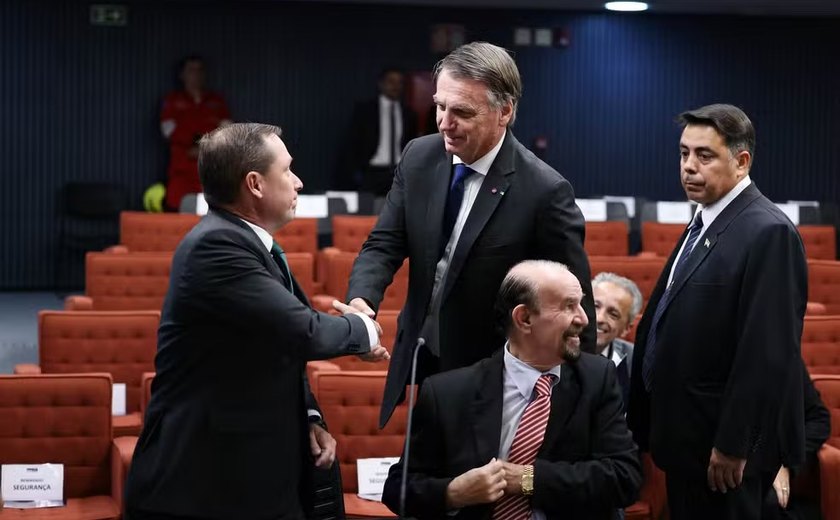 Carlos Bolsonaro responsabiliza Mauro Cid pela condenação de Jair Bolsonaro no STF