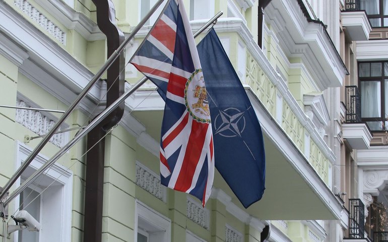 Se europeus entrarem em confronto direto com os russos, EUA não os apoiarão, diz analista