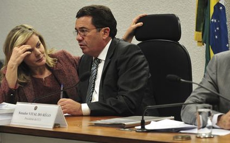 Comissão do Senado aprova parecer favorável à CPI da Petrobras ampliada