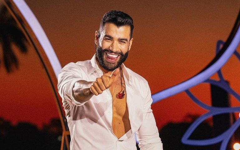 Gusttavo Lima aparece em bar em Goiânia para jogar sinuca e surpreende dono do estabelecimento