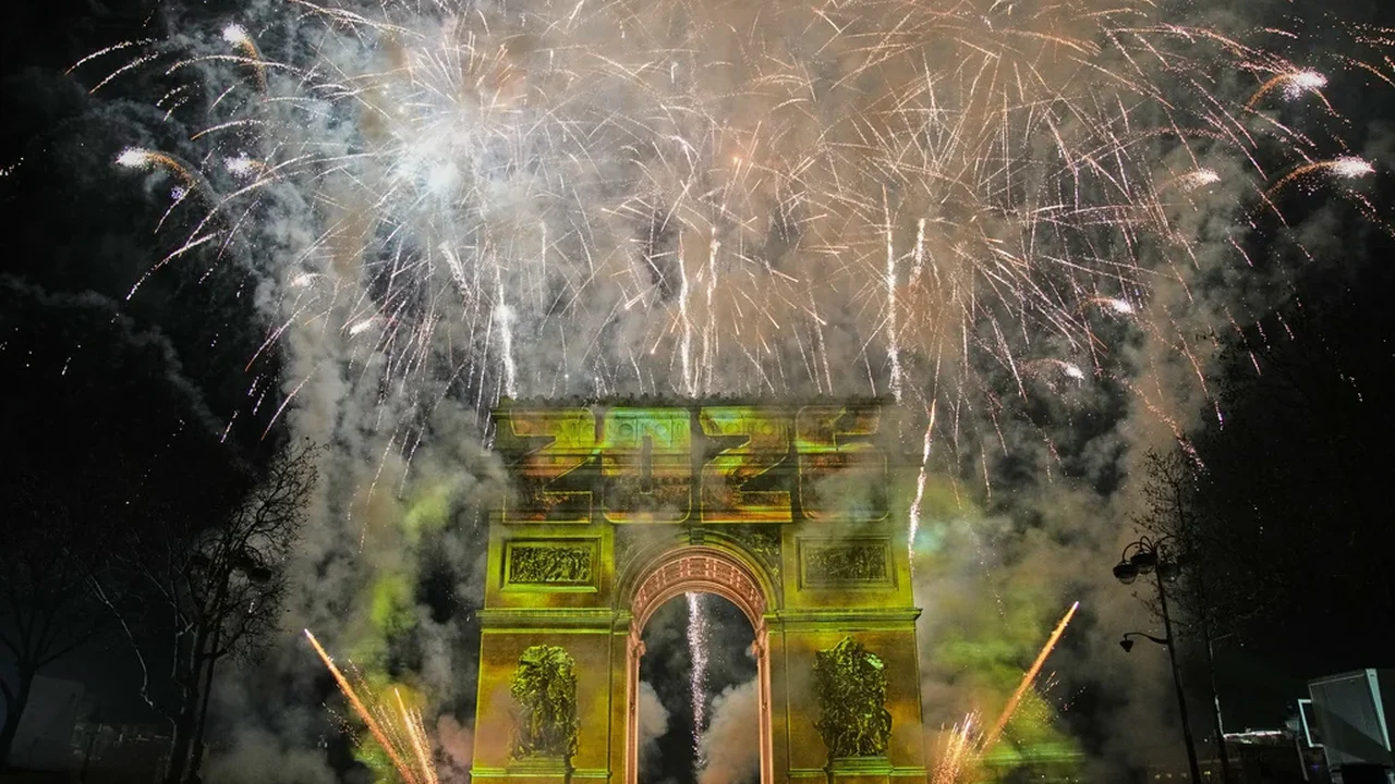 Cidades ao redor do mundo dão as boas-vindas a 2026 com fogos de artifício estrondosos e segurança reforçada