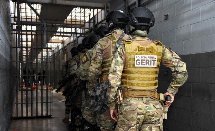 Ação combate organizações criminosas e enfrenta comunicações proibidas nas unidades prisionais