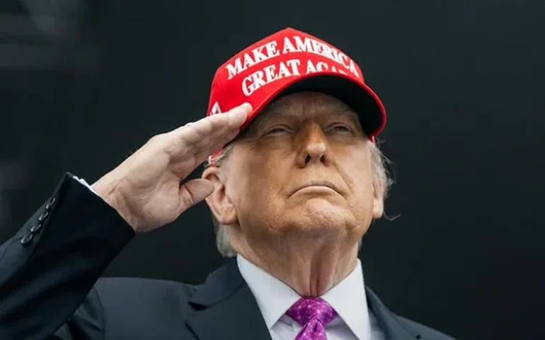 Trump entrega medalhas do Kennedy Center a artistas em cerimônia na Casa Branca