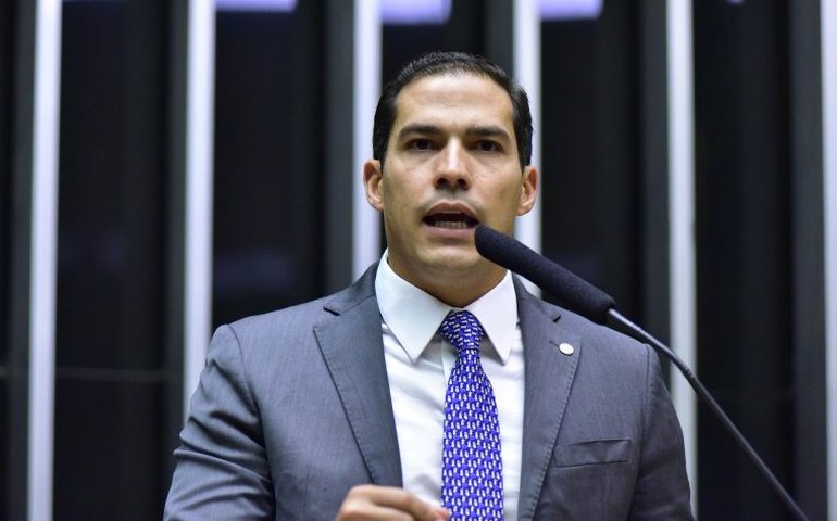 Comissão aprova projeto que reserva vagas para pessoas com autismo em estacionamentos