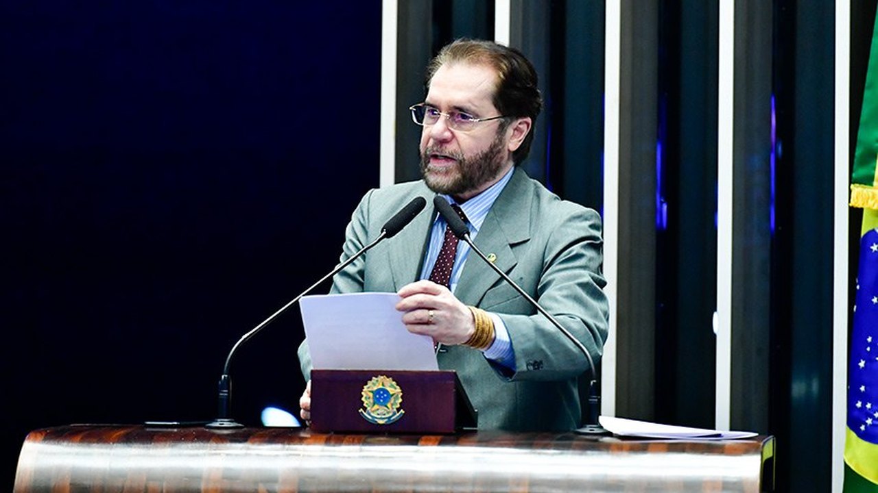 Plínio Valério critica Flávio Dino e se manifesta contra projeto das fake news
