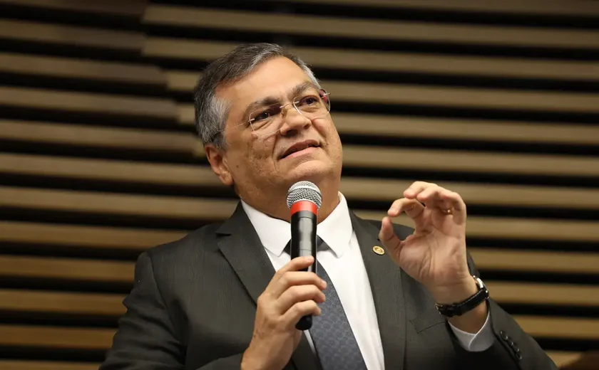Veto alcança tribunais estrangeiros, mas não internacionais, diz Dino
