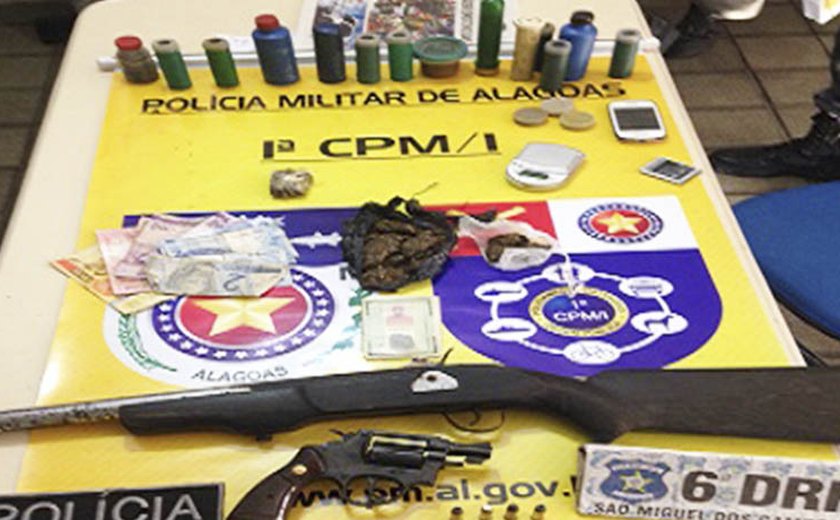 Operação conjunta da PM e PC prende três e apreende armas e drogas em São Miguel dos Campos