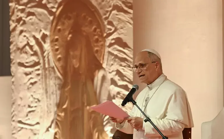 Papa critica guerra e diz que carrega foto de menino muçulmano morto no Líbano