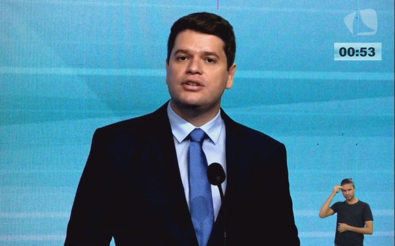 Em debate, Davi prioriza propostas, rechaça ataques e prega mudança