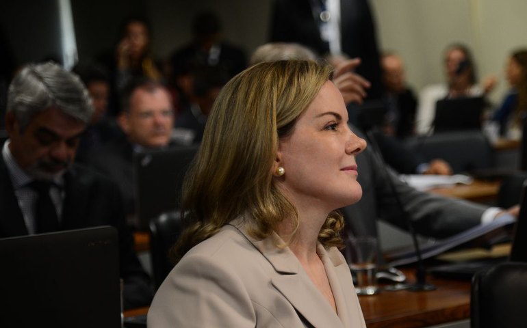 Para Gleisi, queda no IED é resultado de políticas neoliberais no pós-Dilma