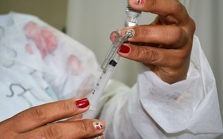 Prefeitura de Penedo inicia vacinação contra Covid, Influenza e sarampo nos postos de saúde