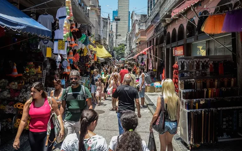 Sindicato notifica 78 estabelecimentos que abriram irregularmente no Dia dos Comerciários