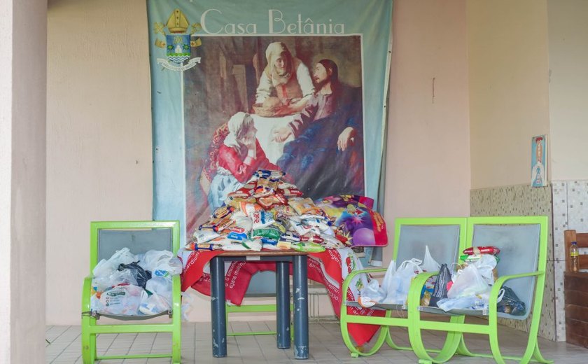 Prefeitura doa alimentos obtidos na Caminhada da Mulher
