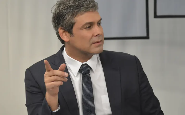 Líder do PT quer preparar dossiê contra Michelle Bolsonaro para defender Janja de acusações