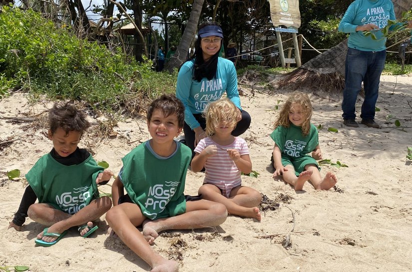 IMA/AL promove mutirão de limpeza e plantio de restinga em praia da Garça Torta