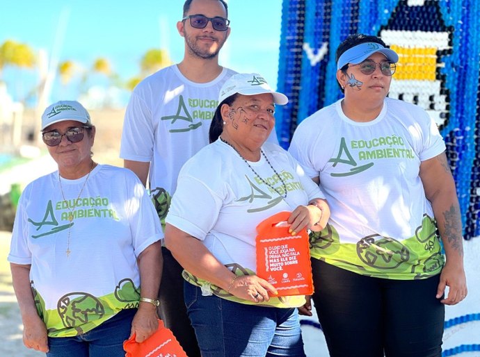 Alurb participa de atividade ambiental com parceiros na orla marítima